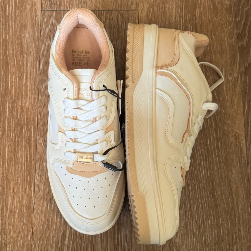 NEW Berksha Chunky Lace-Up Sneakers in Beige (Size 41)